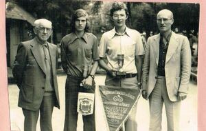 (1976 ) § CHAMPIONS DE FRANCE § Philippe Delavergne et Michel Mérot, Mr Lerein, Entraineur, et Pierre Moreau